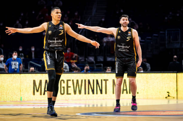 正是看台上 正是看台上